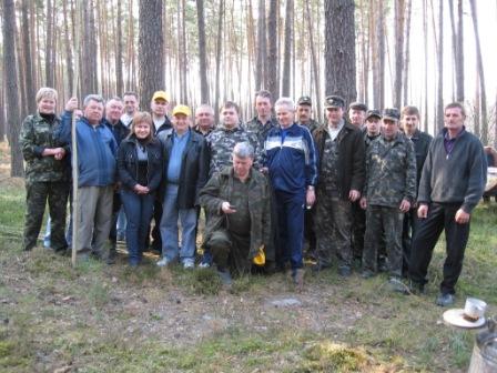 У рамках Всеукраїнської акції «Зелений паросток майбутнього» рівненські народники взяли участь у висадці соснових садженців