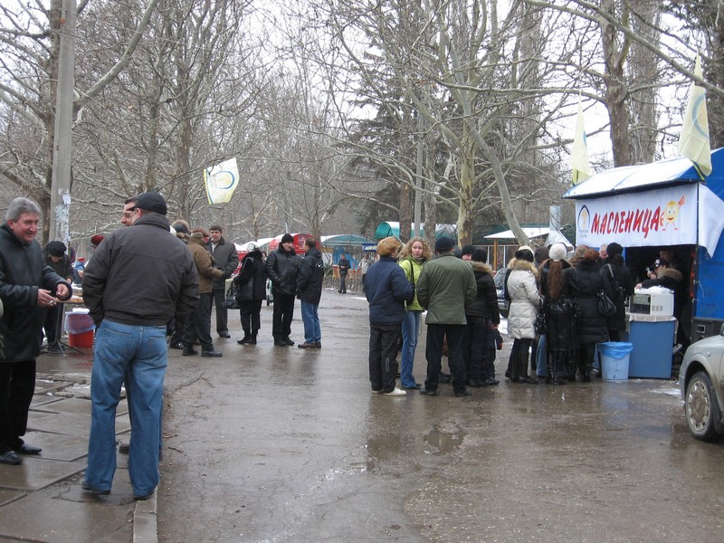 Праздник праздником, но и мнение горожан узнать нужно