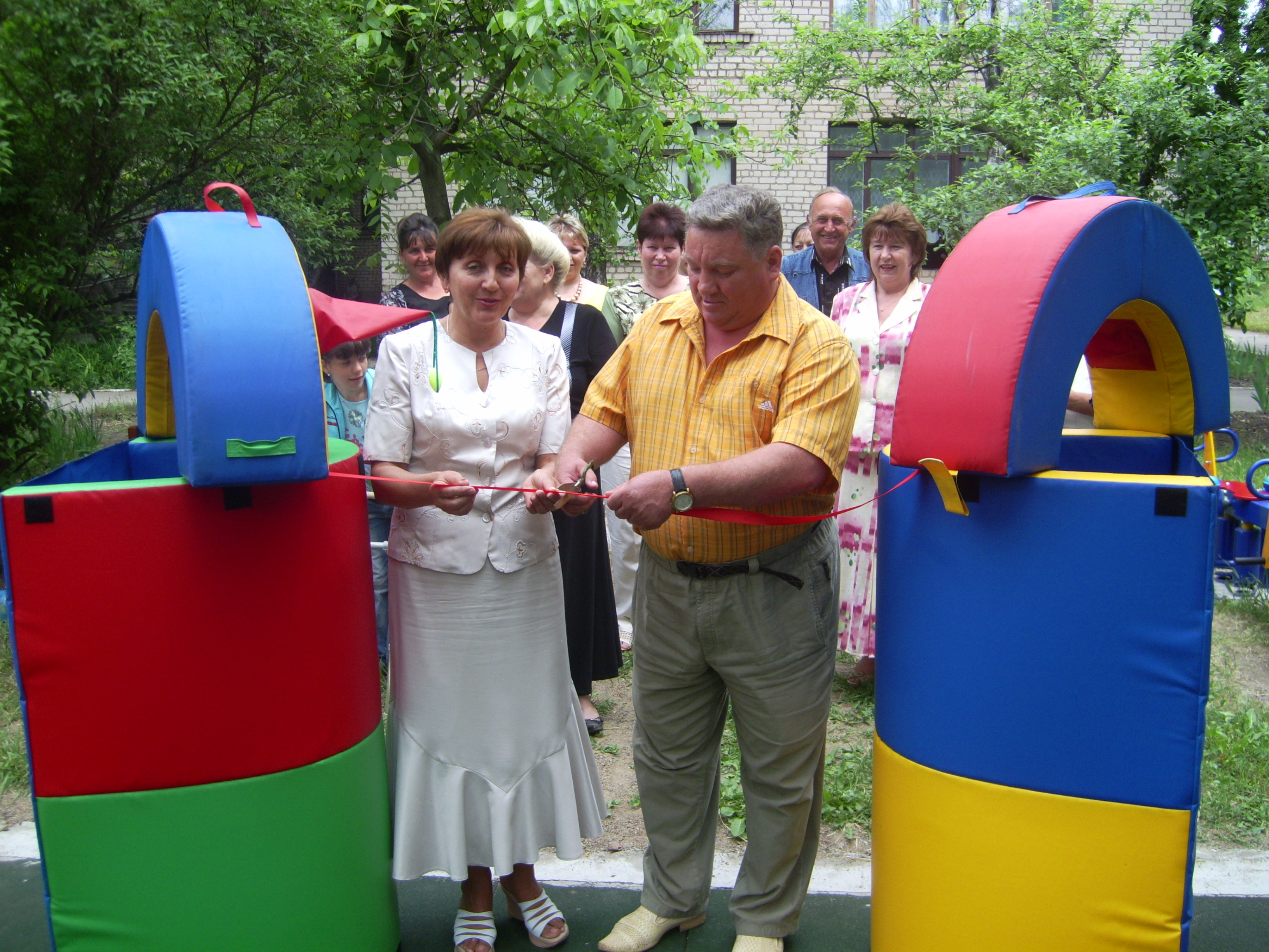 Братські народники облаштували дитячий майданчик