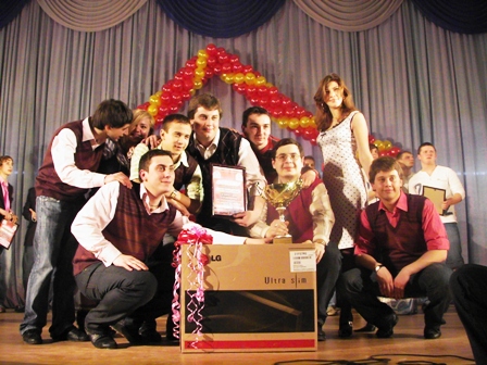 Рейтинг Народной Партии среди молодежи растет