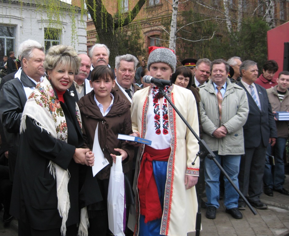 До 100-річчя з дня народження класика українського гумору Степана Олійника