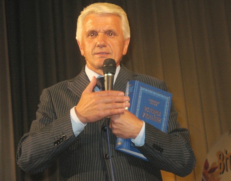 В.Литвин: «Замість недолугих політиків повинна заговорити освітянська корпорація»