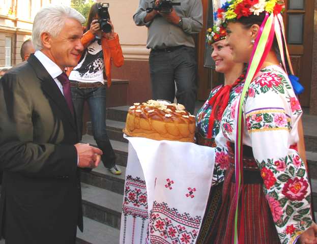 Володимир Литвин розпочав свій робочий візит до Чернівецької області