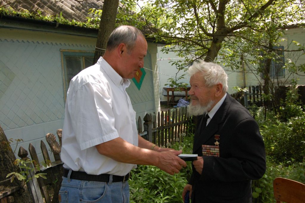 До лав Народної Партії вступив Герой Радянського Союзу