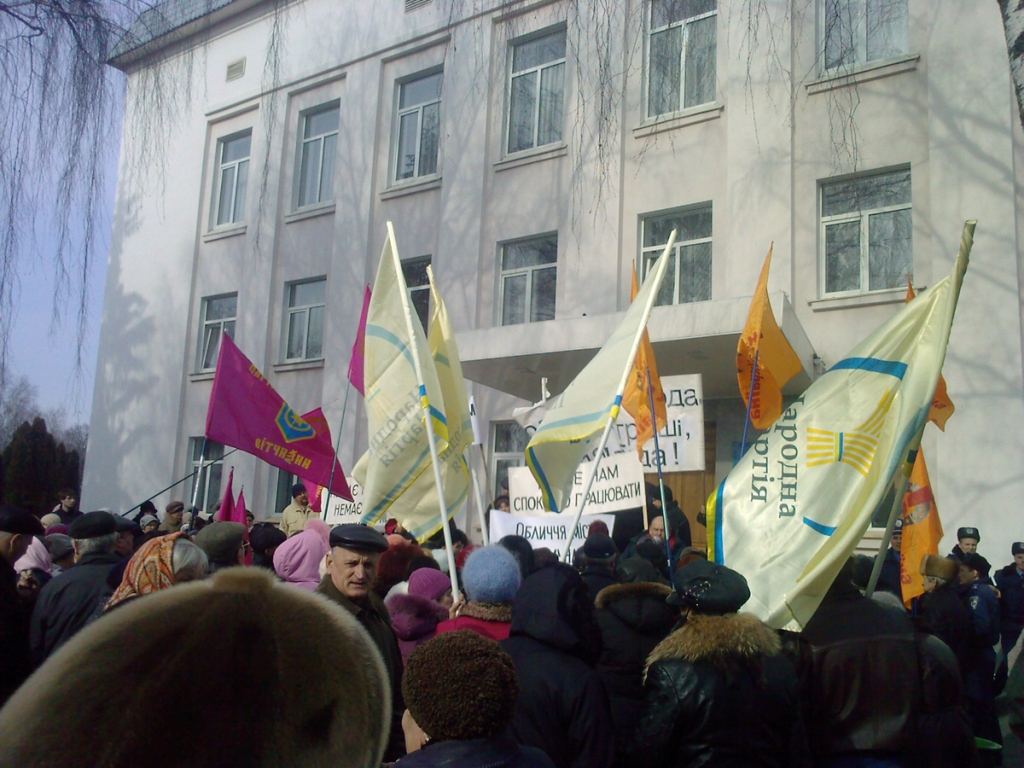 Сумські народники провели акцію протесту проти підвищення тарифів на водопостачання та водовідведення