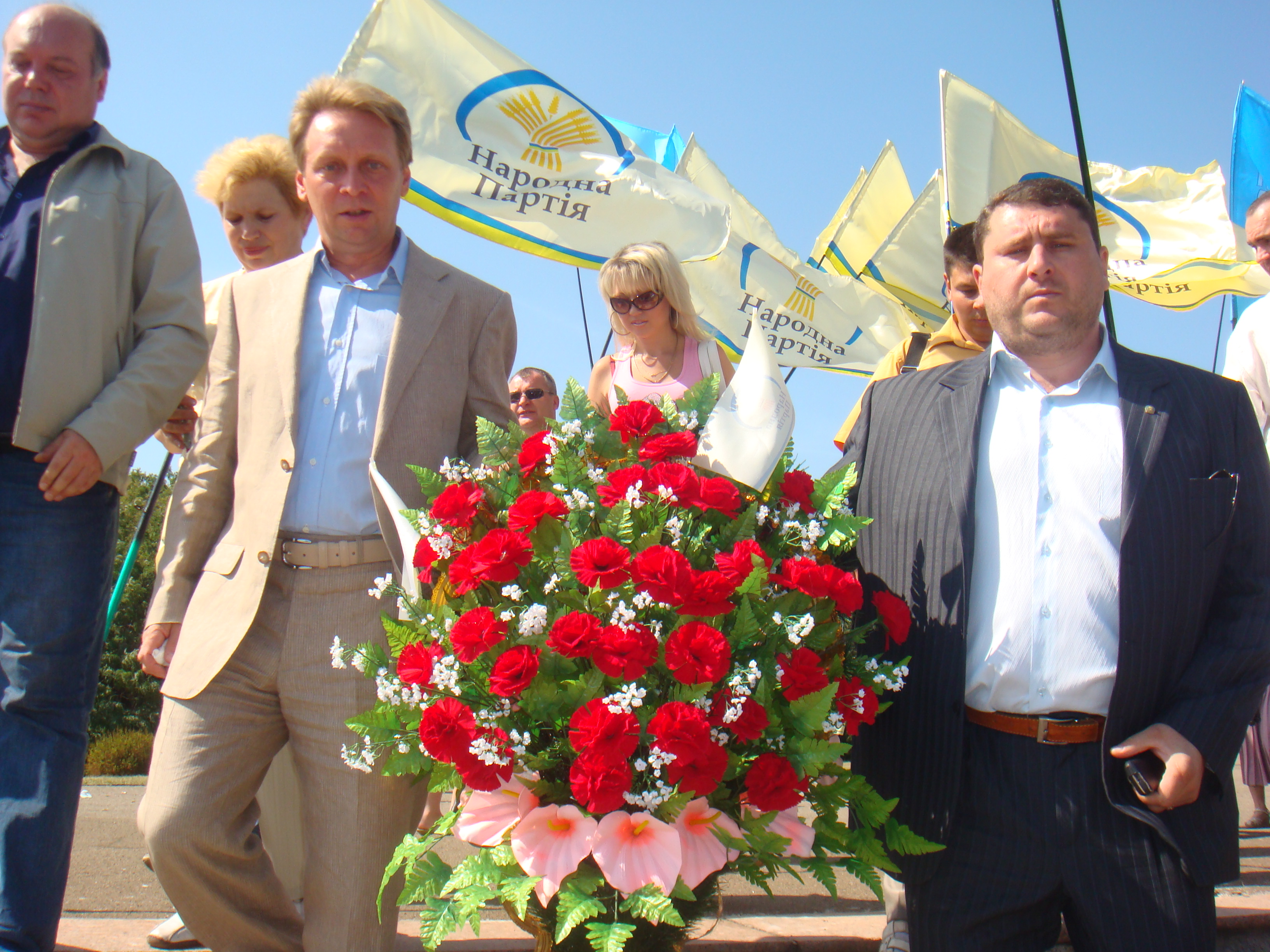 Твоим освободителям, Донбасс