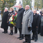 З нагоди 67-ої річниці визволення України від німецько-фашистських загарбників до пам’ятника Перемоги в Чернівцях поклали вінки і квіти