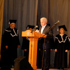 Нести не жар, а світло