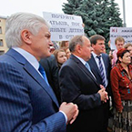 Володимир Литвин: «Те, чим переймаються люди, не співпадає з тим, чим так завзято переймаються народні депутати»