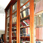 Крымские народники подарили научной библиотеке учебники «История Украины»